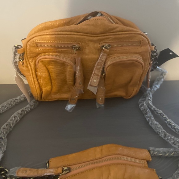 Purse - Picture 1 of 6